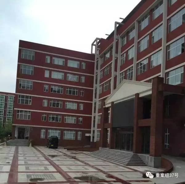 17歲高中男生教室里掐死女同學(xué)，被訴故意殺人和強(qiáng)奸