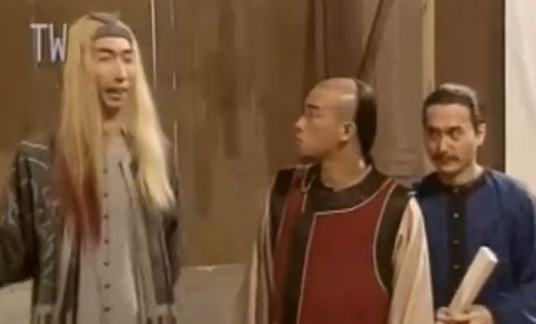 “瘦頭陀”當(dāng)爺爺 稱(chēng)孫子?jì)尚](méi)遺傳身高