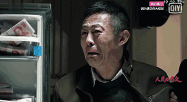 查案人員搜出的2.3億現(xiàn)金，從銀行運(yùn)來十二臺點(diǎn)鈔機(jī)，竟然燒壞了六臺。