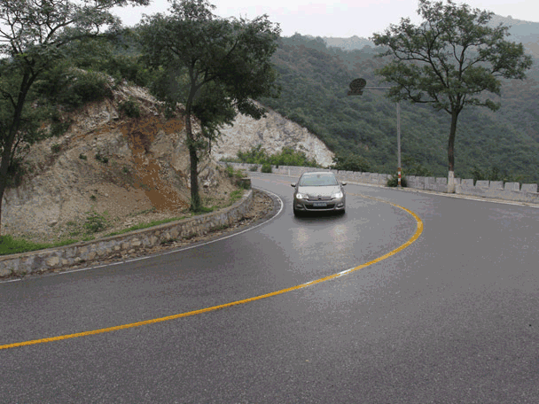 男子遭大貨車(chē)碾壓致死 監(jiān)控還原其生前最后10秒