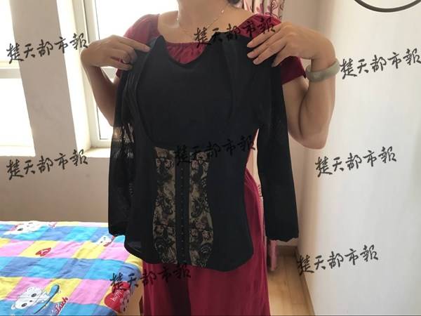 武漢一女子瞞丈夫花16萬(wàn)買40多套內(nèi)衣 想退貨遭拒(圖)