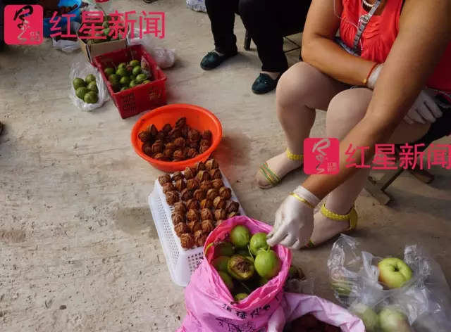 文玩核桃遇冷由幾萬(wàn)一對(duì)降到5元沒(méi)人要？商戶否認(rèn)