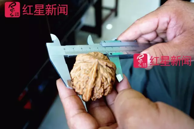 文玩核桃遇冷由幾萬(wàn)一對(duì)降到5元沒(méi)人要？商戶否認(rèn)