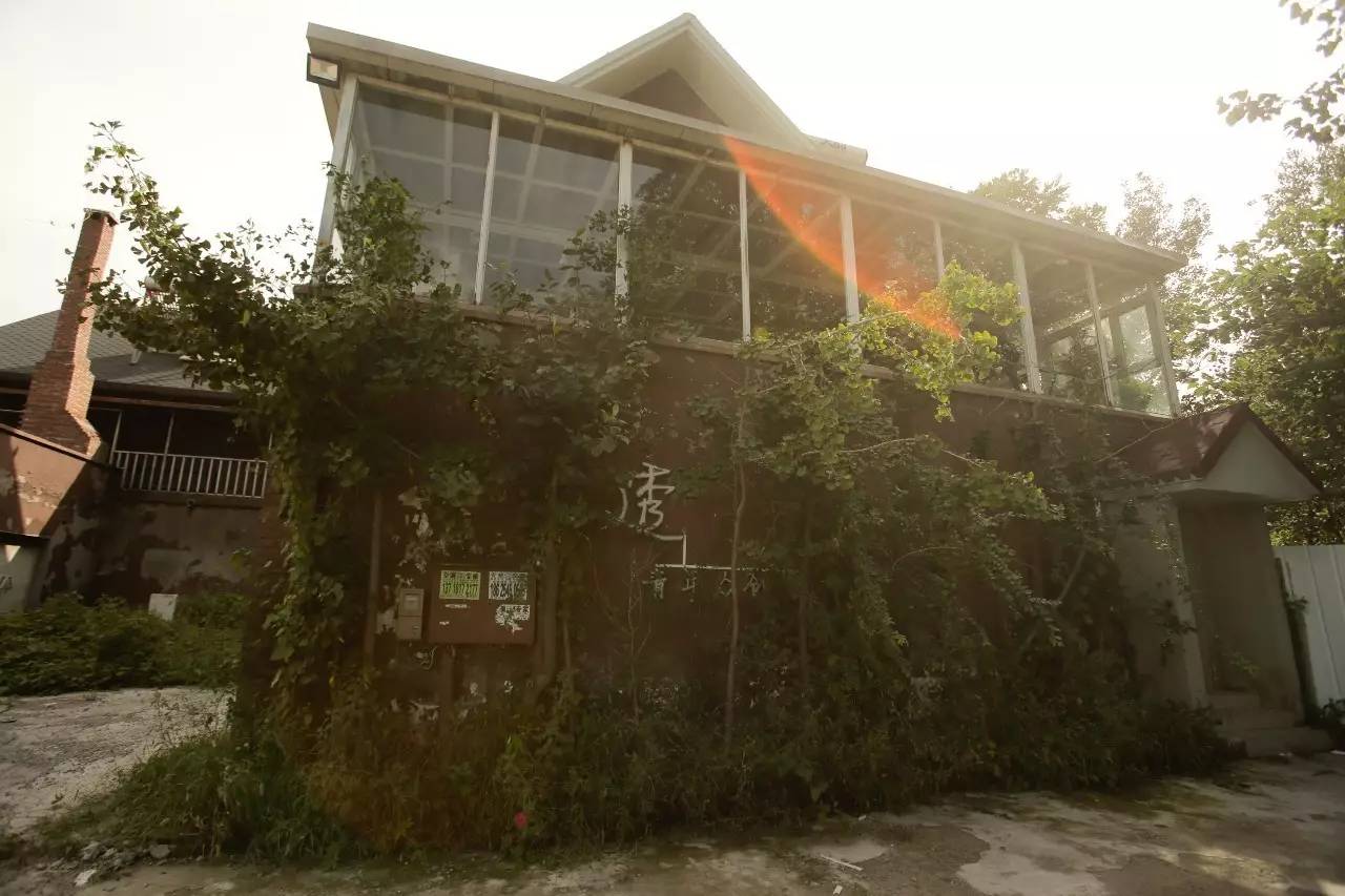 ▲失戀博物館位于北京市通州區(qū)宋莊鎮(zhèn)的一個重創(chuàng)空間內(nèi)，這里是一個藝術家集聚區(qū)。