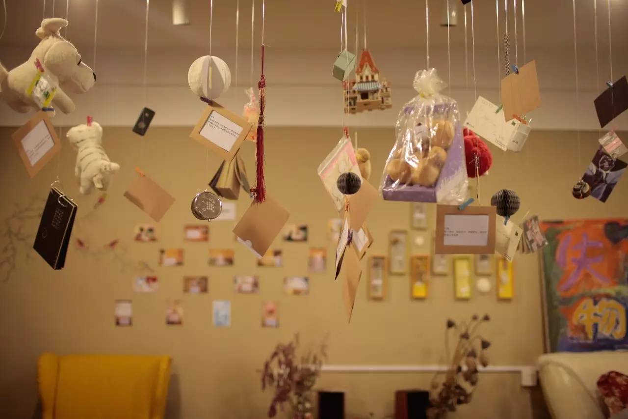 ▲失戀博物館里展示的失戀物品。