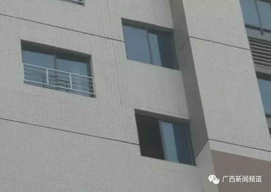 12日上午，經(jīng)過醫(yī)院治療后，女子華某已經(jīng)清醒，并能開口說話。華某對民警說：