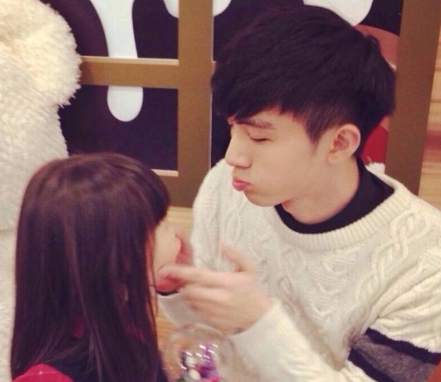 95后哥哥曬捉弄妹妹日常走紅 網(wǎng)友:妹妹撿來(lái)的吧