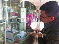 罕見！女子早產(chǎn)4胞胎全是女孩 最輕的僅0.7公斤