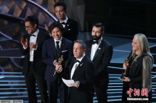 《尋夢環(huán)游記》獲最佳動畫長片。主創(chuàng)說表示《尋夢環(huán)游記》證明了藝術(shù)能跨越種族，傳播到全世界。