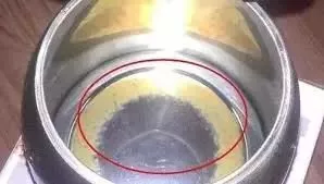 太惡心！女游客竟用酒店燒水壺煮自己的臟內(nèi)褲