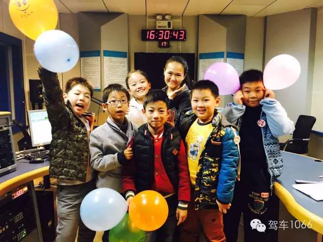 我們不光要成為銀行家，還要當(dāng)主持人！跟著子楊姐姐參觀河南電臺直播間！