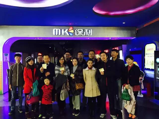 來張“全家福”，人齊了，我們準備進場嘍