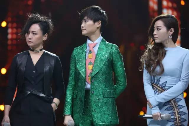 李宇春、周筆暢、張靚穎湖南臺(tái)跨年晚會(huì)同框