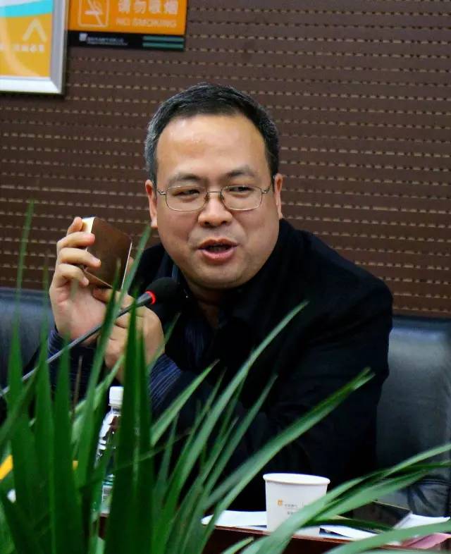 看看上面這位，就是我們1066最紅的男人——付總。