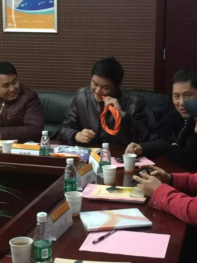 小編想問一下咬膠管的孫老師，優(yōu)質(zhì)膠管的口感如何呢？