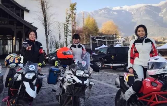 中間是菲菲？