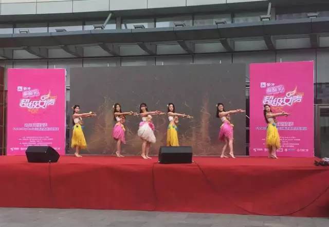 伴隨著舞蹈演員們的開場，比賽在上午10點(diǎn)半正式拉開序幕