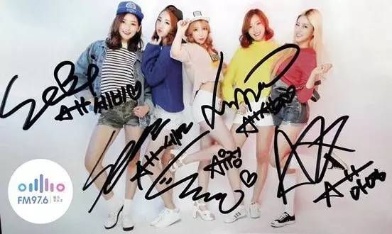 哎呦不錯(cuò)哦！路飛收到美女們的簽名照，到底中意哪一位呢？