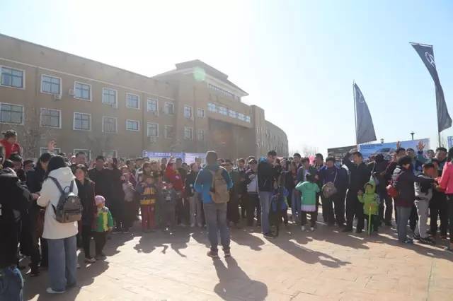 主持人胖達(dá)帶領(lǐng)魚油們進(jìn)行抽獎(jiǎng)環(huán)節(jié)，禮物大大滴呦！