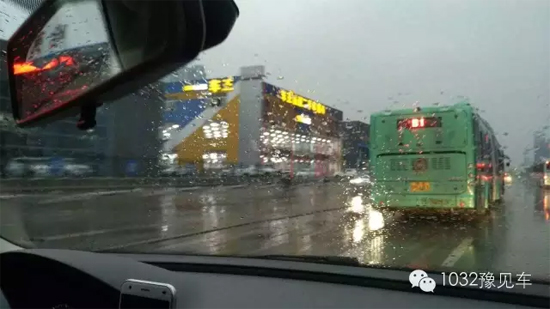 高速飛馳中 高速飛馳中