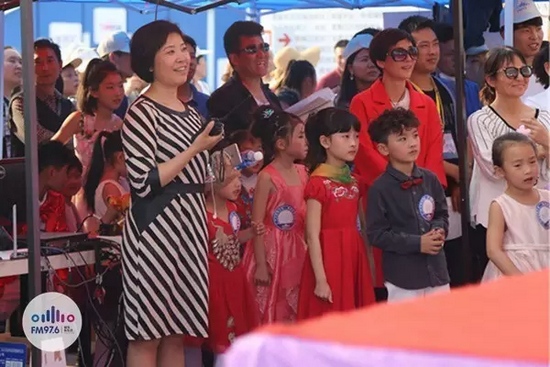 等等，這畫風轉變太快我不明白了，看見啥了突然這么高興？