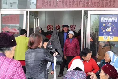 現(xiàn)場真是的人山人海，只能用太火爆三個字形容了！