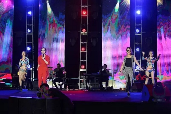 夢茹、怡璐《路燈下的小姑娘》