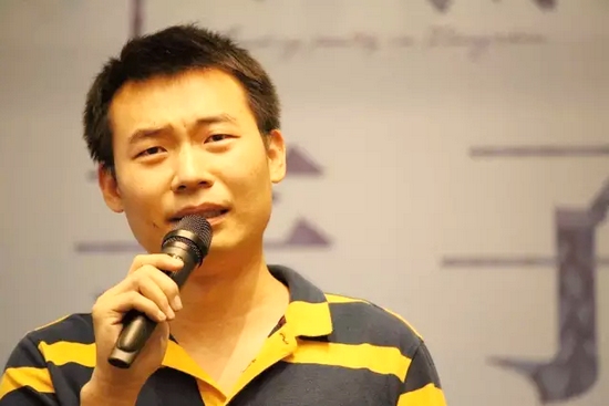 他，是一名消防員，同時(shí)也是聲音的愛好者。