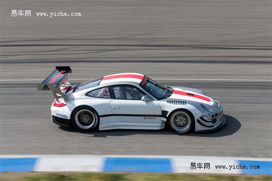 保時(shí)捷升級(jí)911 GT3 R賽車(chē)