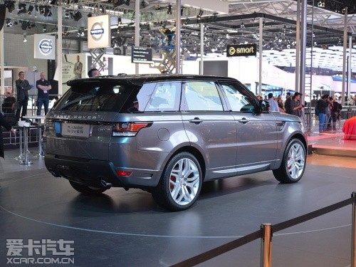 路虎攬勝運(yùn)動(dòng)版RS