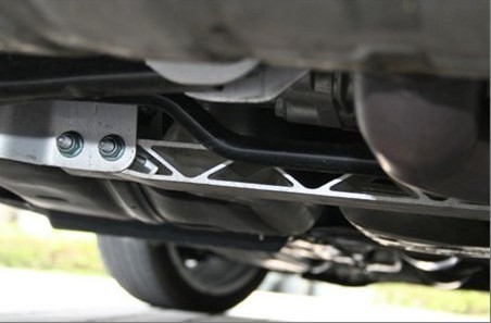 雨后汽車保養(yǎng)重要，別忘清潔汽車底盤