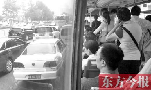 要問(wèn)鄭州昨天早上有多堵 網(wǎng)友笑侃：剎車(chē)剎得人想吐