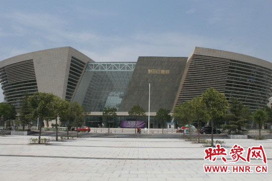 鄭州市圖書(shū)館新館8號(hào)試運(yùn)營(yíng)