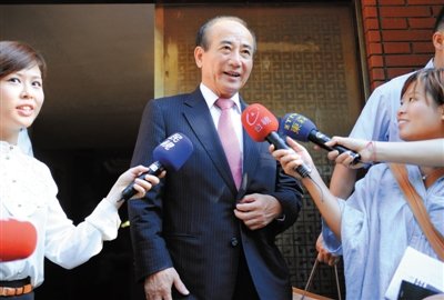 9月11日，王金平前往國(guó)民黨考紀(jì)會(huì)時(shí)回答記者提問(wèn)。