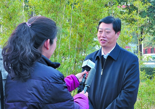 十八大代表、南陽市委書記李文慧談學習十八大精神體會 十八大代表、南陽市委書記李文慧談學習十八大精神體會