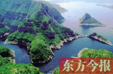 碧水藍(lán)天有綠色,是濟(jì)源人生活的愿望。如今,正是因?yàn)闈?jì)源有山有水,綠樹(shù)成蔭,很多在外工作的濟(jì)源人慢慢選擇回家鄉(xiāng)買(mǎi)房定居。