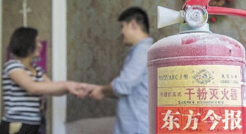 住戶(hù)對(duì)張海（右）很是感激