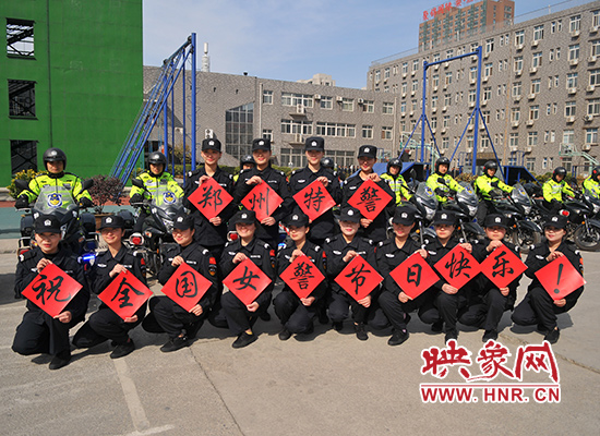 巾幗不讓須眉！鄭州女警蒙眼拆裝手槍不到一分鐘