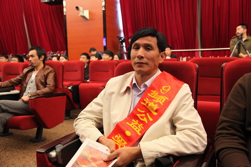 河南平頂山魯山縣電視臺(tái)的記者張朝岑受聘9頻道公益·愛心形象大使。