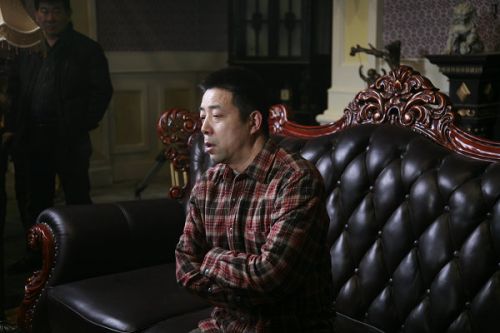 《大河兒女》導(dǎo)演安健接受媒體記者的訪問(wèn)。