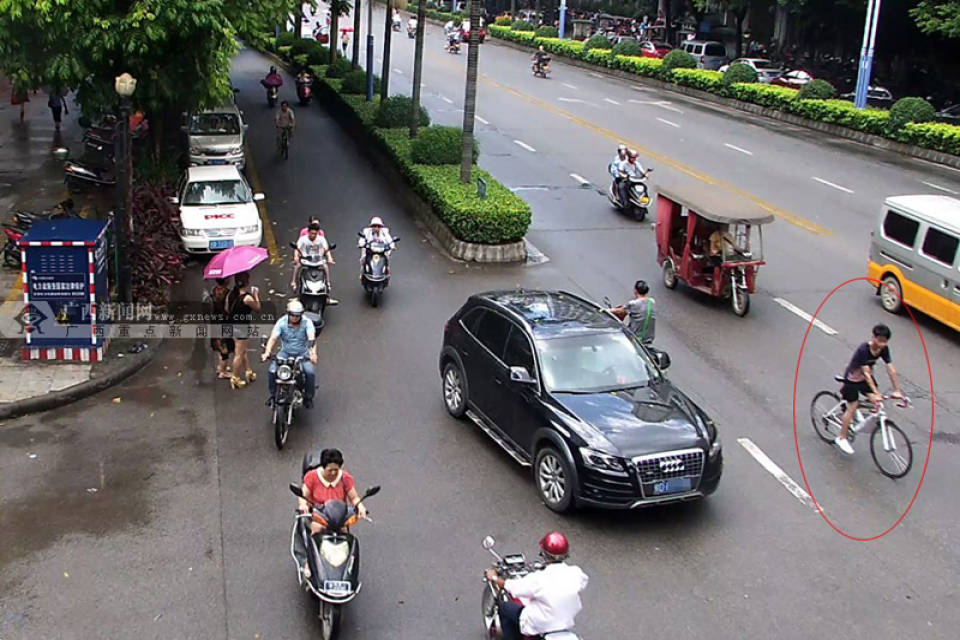 少年騎單車(chē)撞人致死(640*320)