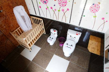 杭州一“四星級(jí)”公廁亮相 杭州一“四星級(jí)”公廁亮相