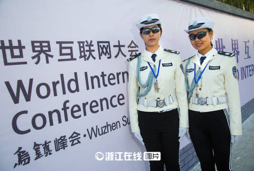 美得心醉 白衣女警保駕世界互聯(lián)網(wǎng)大會