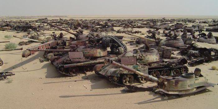 “油霸”家的廢舊坦克堆積成山 “油霸”家的廢舊坦克堆積成山