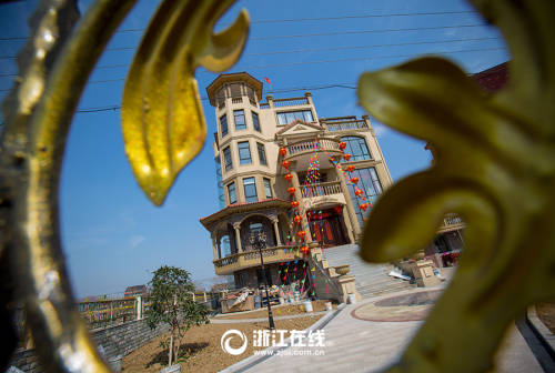 史上最壕農(nóng)居房:游泳池+觀(guān)光電梯 史上最壕農(nóng)居房:游泳池+觀(guān)光電梯