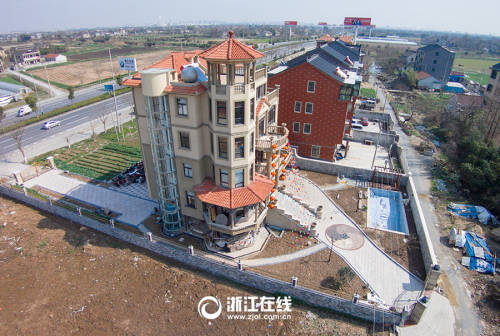 史上最壕農(nóng)居房:游泳池+觀(guān)光電梯 史上最壕農(nóng)居房:游泳池+觀(guān)光電梯