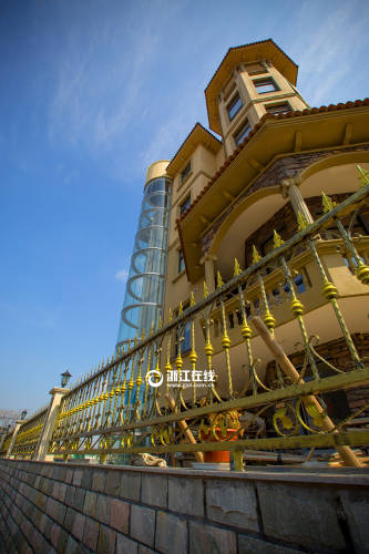 史上最壕農(nóng)居房:游泳池+觀(guān)光電梯 史上最壕農(nóng)居房:游泳池+觀(guān)光電梯