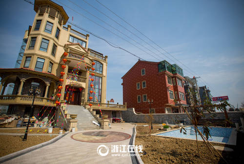 史上最壕農(nóng)居房:游泳池+觀(guān)光電梯 史上最壕農(nóng)居房:游泳池+觀(guān)光電梯