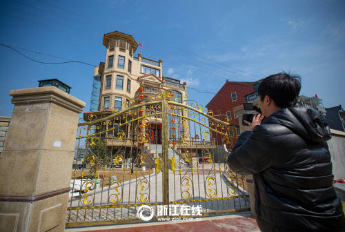 史上最壕農(nóng)居房:游泳池+觀(guān)光電梯 史上最壕農(nóng)居房:游泳池+觀(guān)光電梯