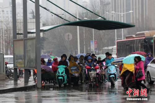 鄭州街頭遮陽(yáng)棚 鄭州街頭遮陽(yáng)棚